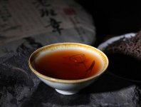 2008年的老班章普洱茶餅生茶缺了一塊值錢(qián)嗎？